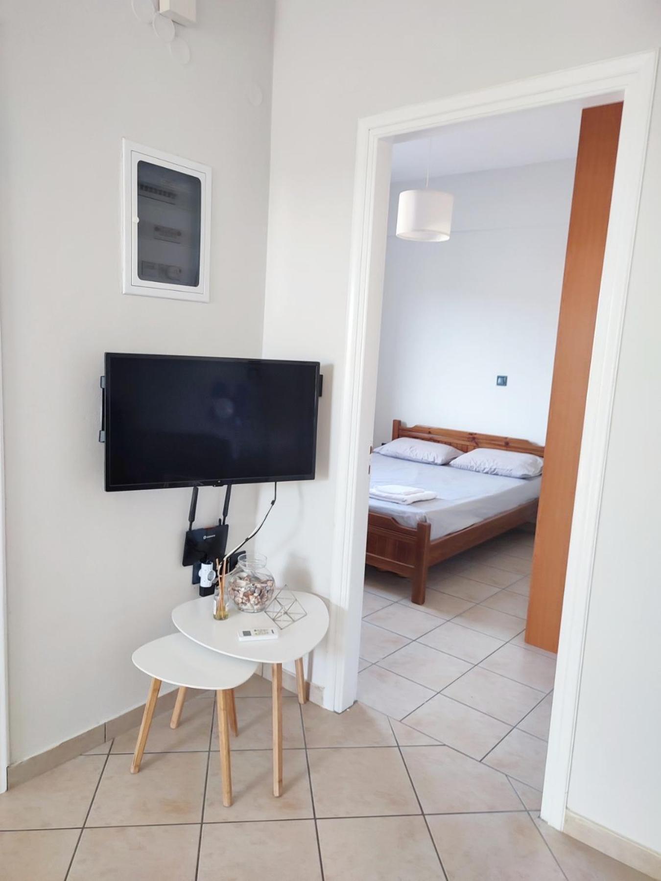 Peroulia Apartments Kómboi Eksteriør billede